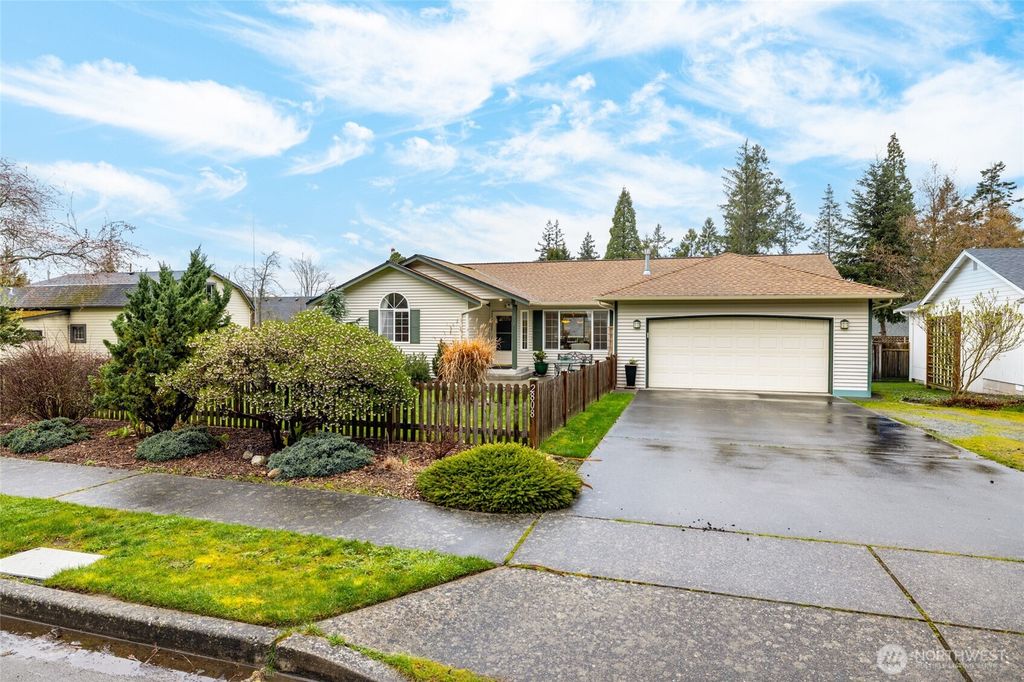 Photo of 2808 West 2nd St St, Anacortes, WA 98221 (MLS # 2495142)