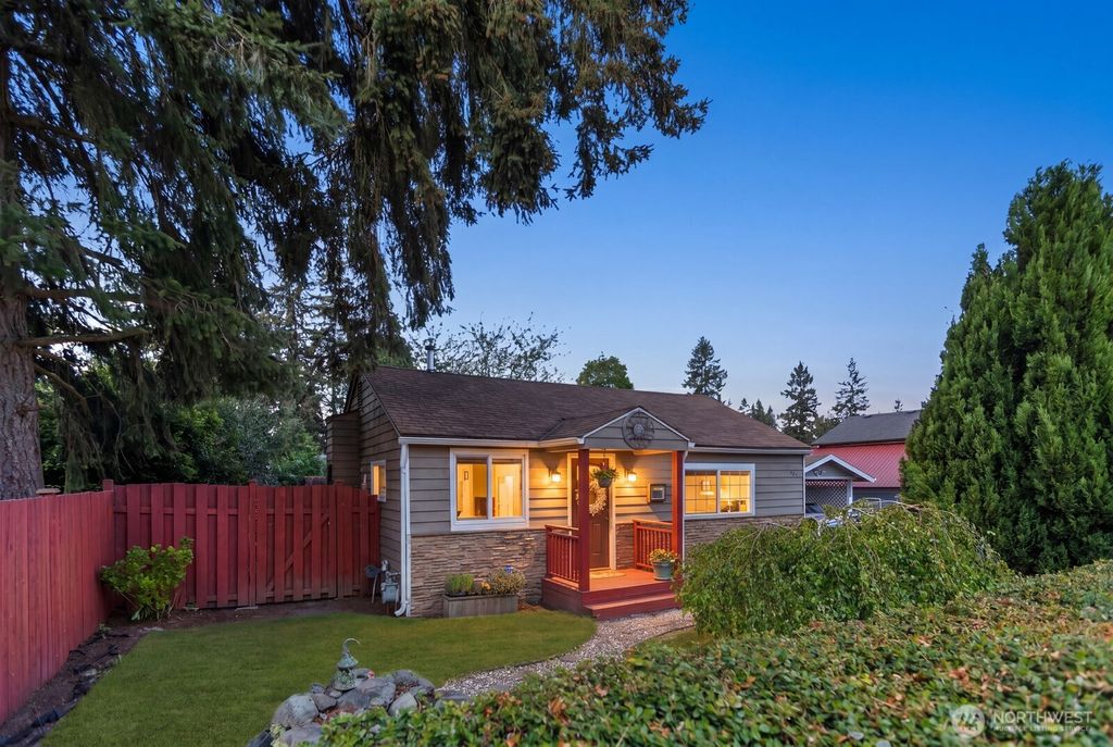 Photo of 225 74th Street SE, Everett, WA 98203 (MLS # 2514420)