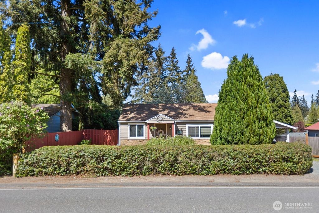 Photo of 225 74th Street SE, Everett, WA 98203 (MLS # 2514420)