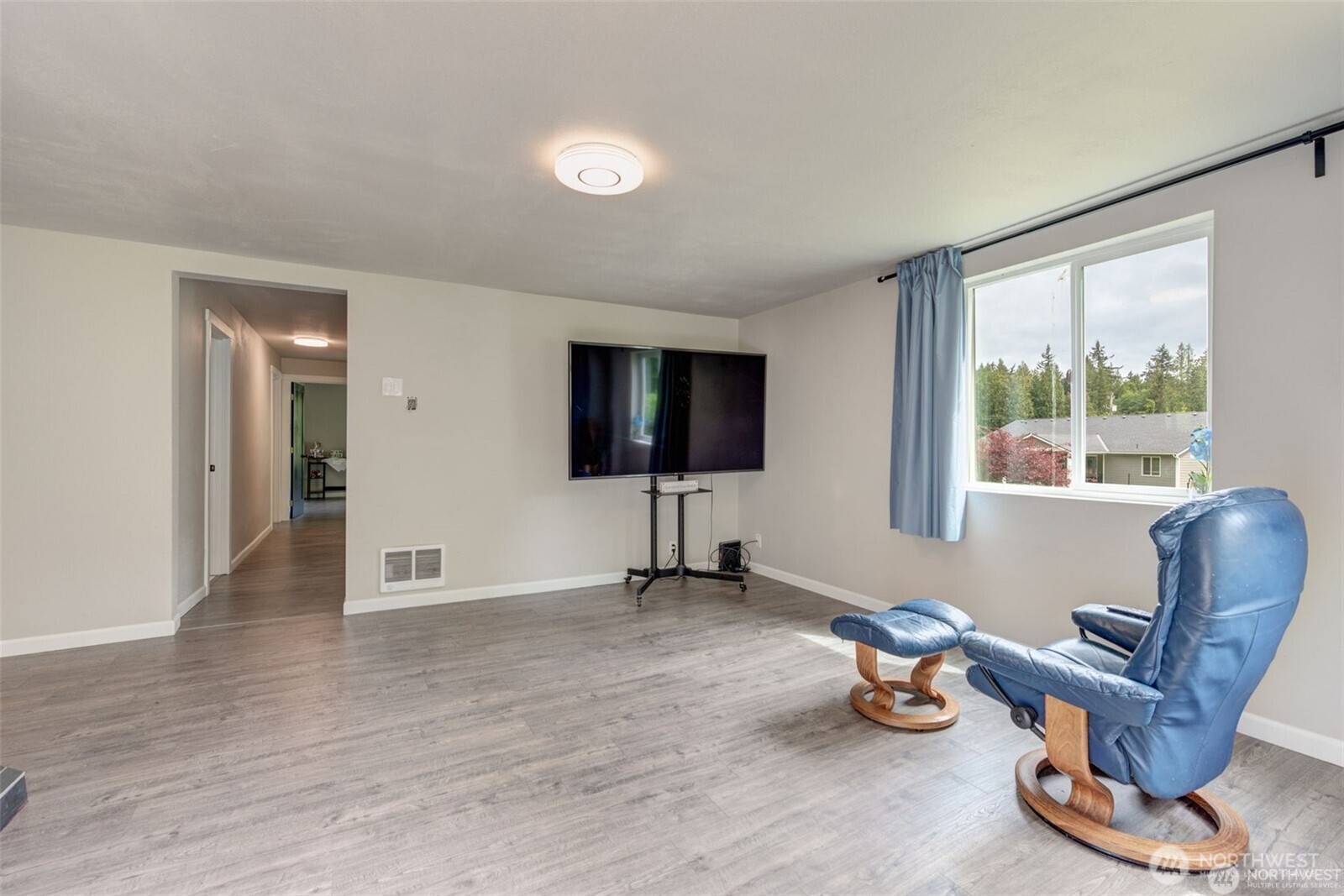 2748 El Camano Street