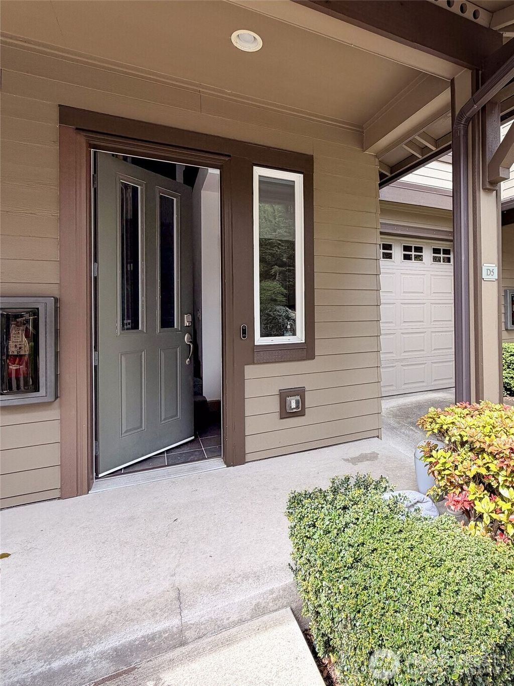 Photo of 2115 201st Place SE #D5, Bothell, WA 98012 (MLS # 2522904)