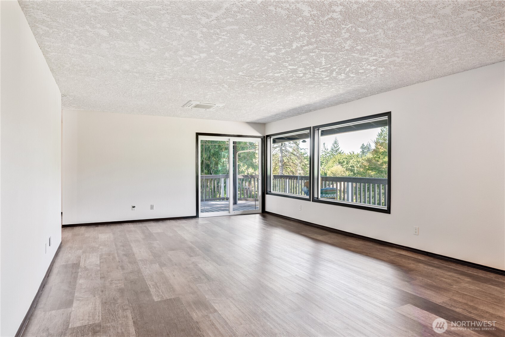 2445 W Lynnwood Drive