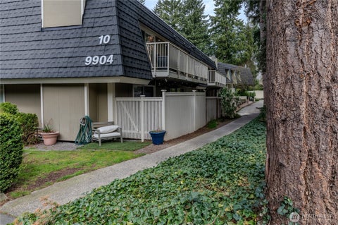 Photo of 9904 NE 124th Street #1005, Kirkland, WA 98034 (MLS # 2585766)