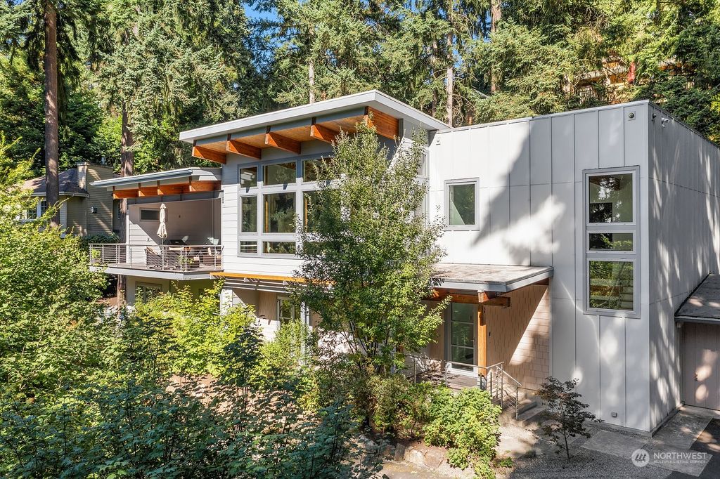 Photo of 1840 100th Avenue SE, Bellevue, WA 98004 (MLS # 2181482)