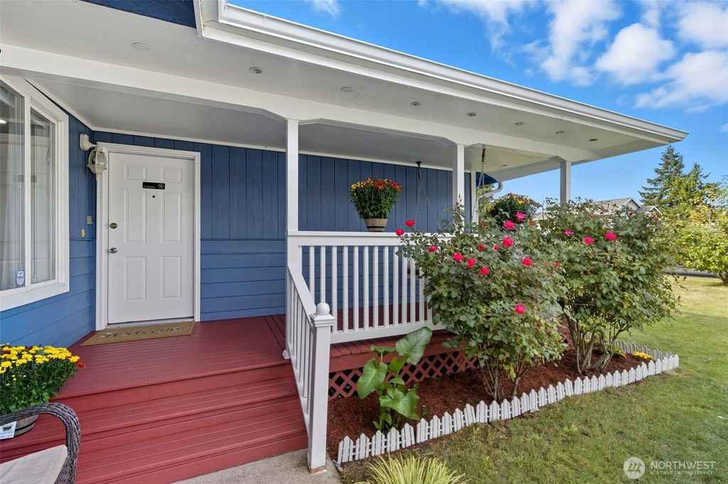 Photo of 164 134th Street Ct E, Tacoma, WA 98445 (MLS # 2443586)