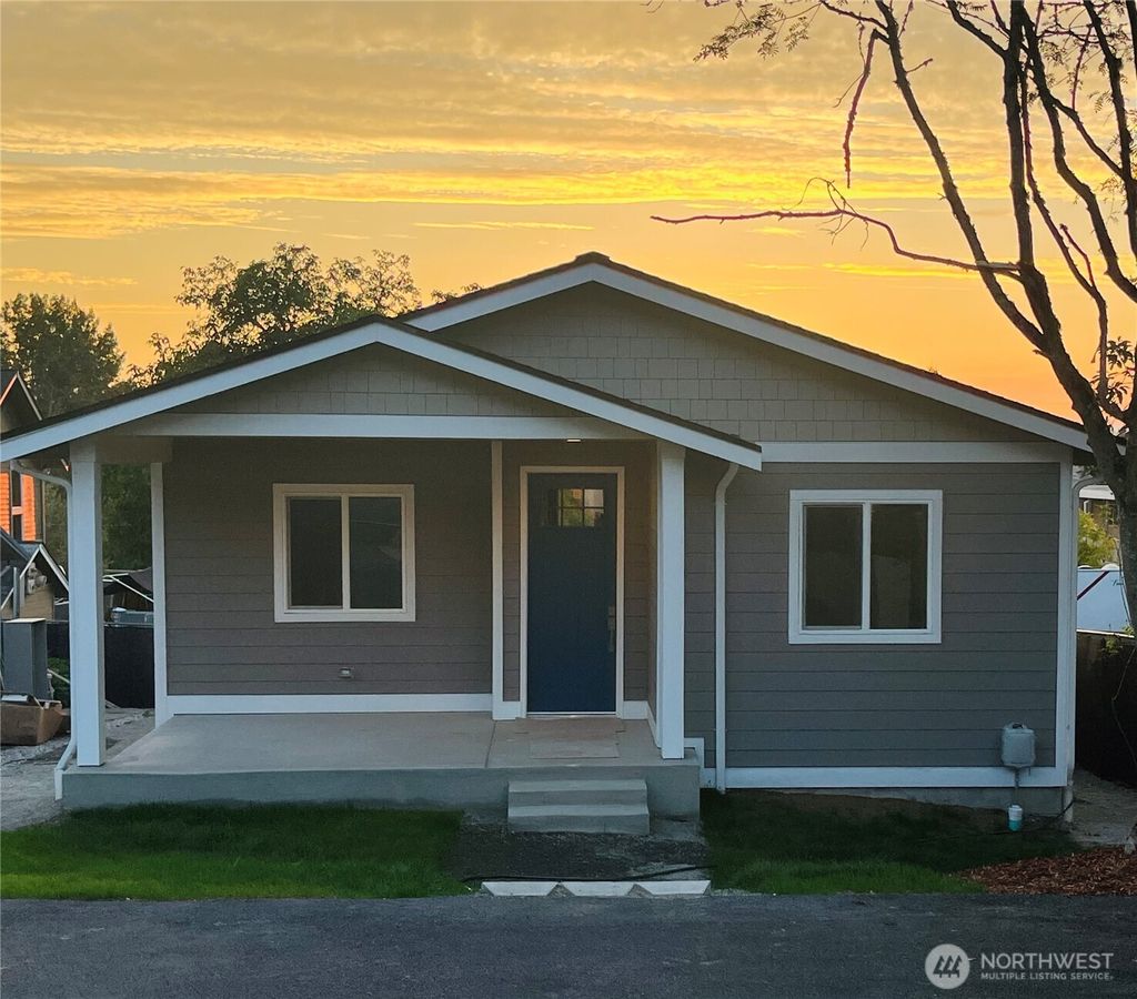 Photo of 1507 13th Avenue #B, Milton, WA 98354 (MLS # 2433240)