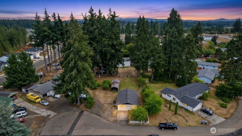 10 E Cherry Park