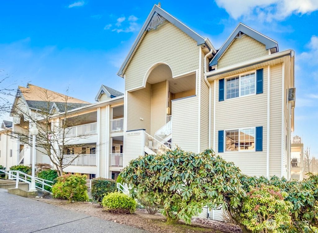 Photo of 509 1st Street #304, Snohomish, WA 98290 (MLS # 2323484)
