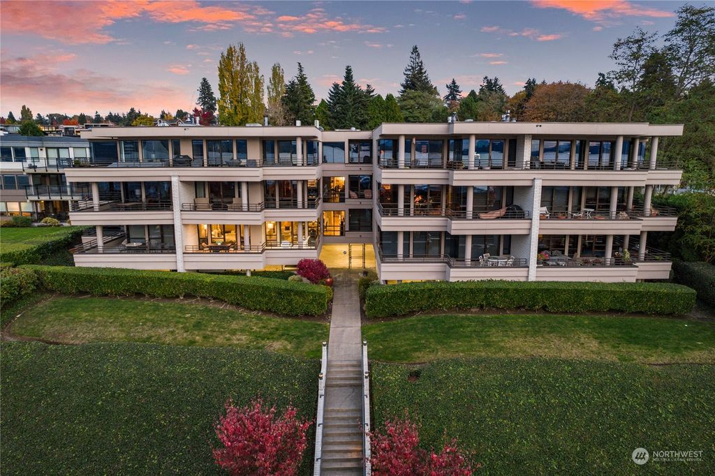 Photo of 735 1st Street S #103, Kirkland, WA 98033 (MLS # 2016323)