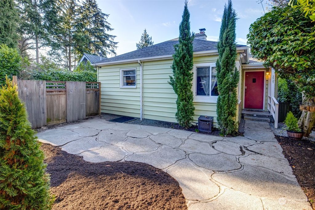 Photo of 7721 44th Avenue SW, Seattle, WA 98136 (MLS # 2326483)