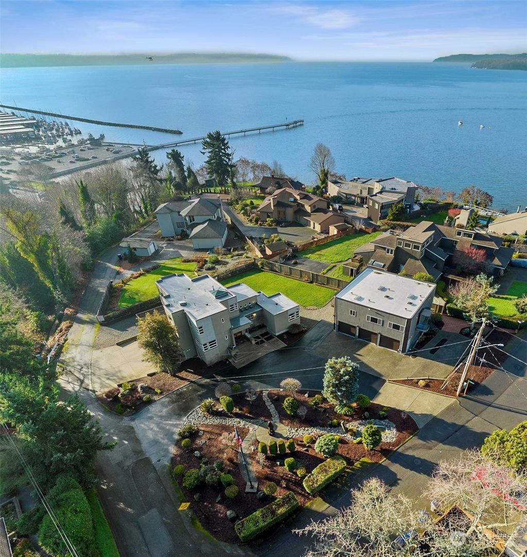 Photo of 315 S 219th Street, Normandy Park, WA 98198 (MLS # 2191974)