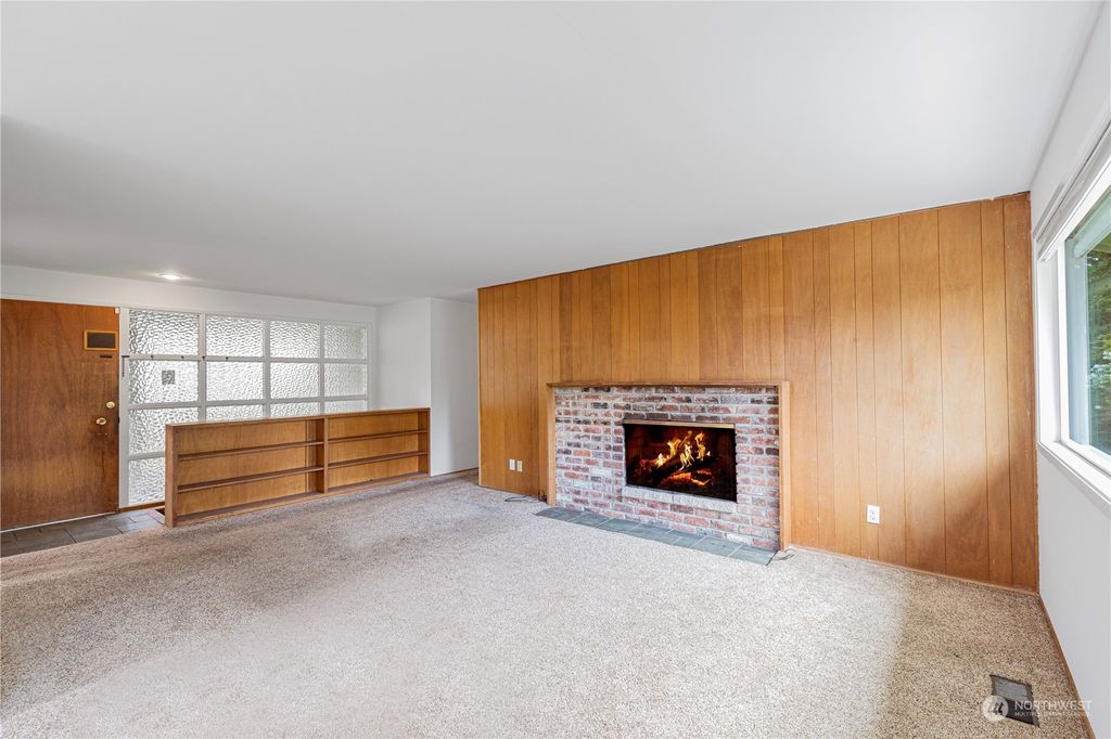 Photo of 16039 NE 3rd Street, Bellevue, WA 98008 (MLS # 2076059)