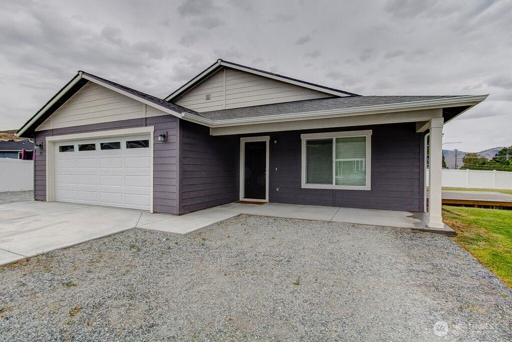 Photo of 27 Jonagold Lane, Manson, WA 98831 (MLS # 2501638)