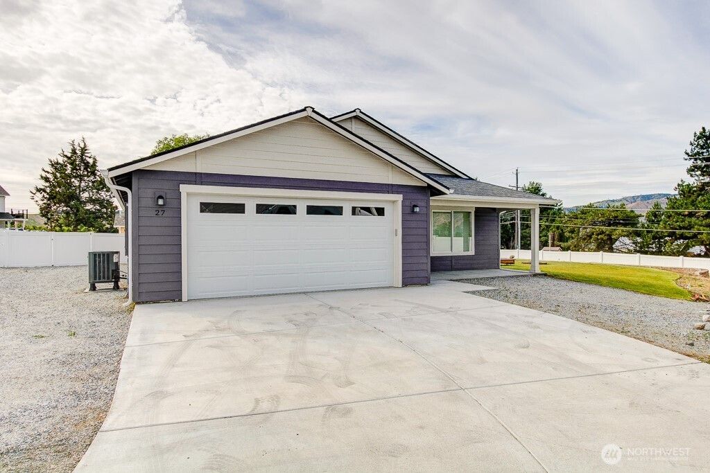 Photo of 27 Jonagold Lane, Manson, WA 98831 (MLS # 2501638)