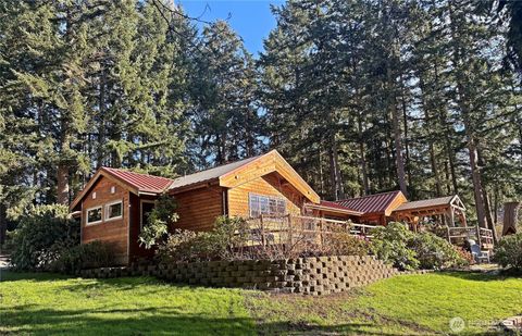 Photo of 898 E Meadowood Lane, Freeland, WA 98249 (MLS # 2440934)