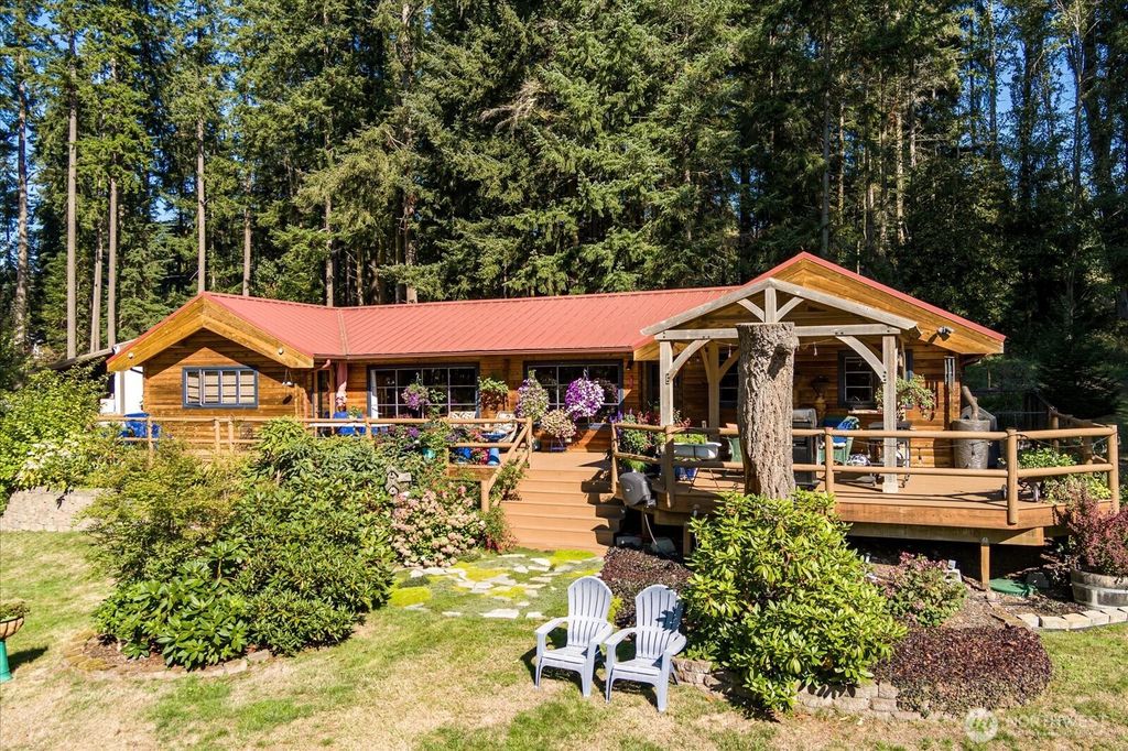 Photo of 898 E Meadowood Lane, Freeland, WA 98249 (MLS # 2440934)