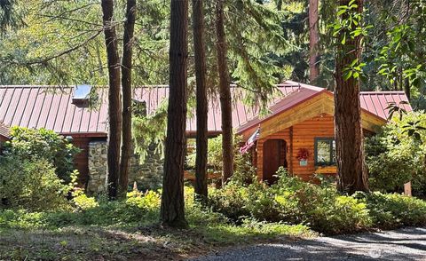 Photo of 898 E Meadowood Lane, Freeland, WA 98249 (MLS # 2440934)