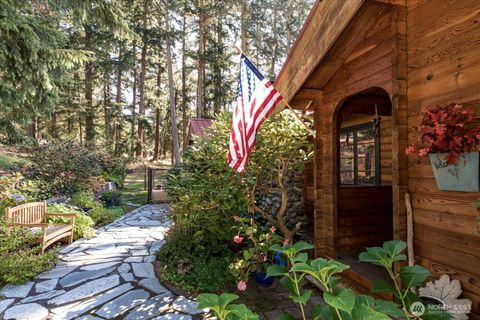 Photo of 898 E Meadowood Lane, Freeland, WA 98249 (MLS # 2440934)