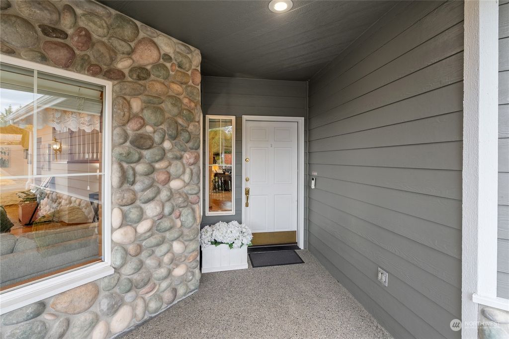Photo of 23905 139th Place SE, Kent, WA 98042 (MLS # 2270037)