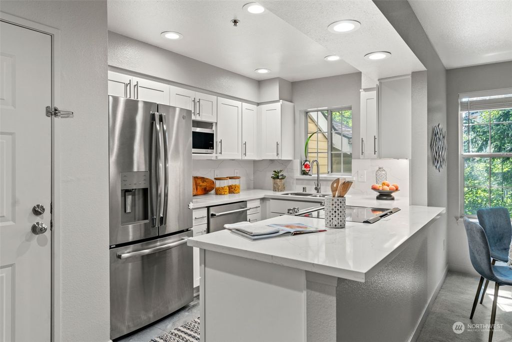 Photo of 2520 118th Avenue SE #201, Bellevue, WA 98005 (MLS # 2074967)