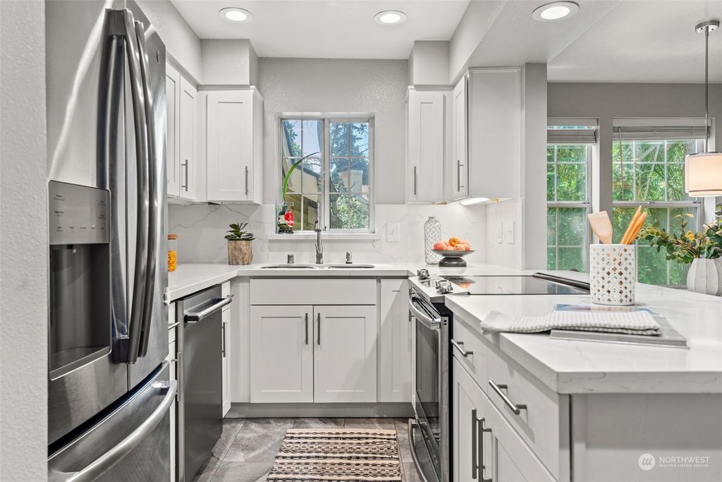 Photo of 2520 118th Avenue SE #201, Bellevue, WA 98005 (MLS # 2074967)