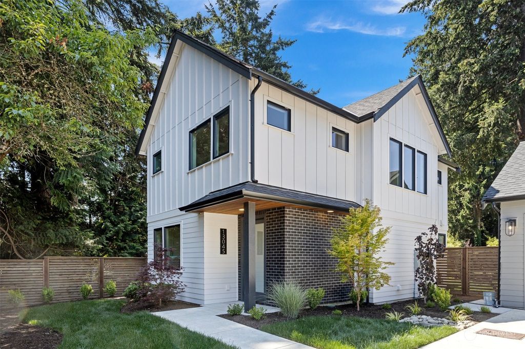 Photo of 13045 NE 113th Street, Kirkland, WA 98033 (MLS # 2263612)