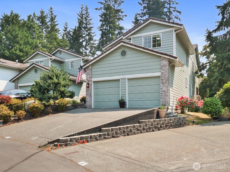 2000 Village Green Drive 3