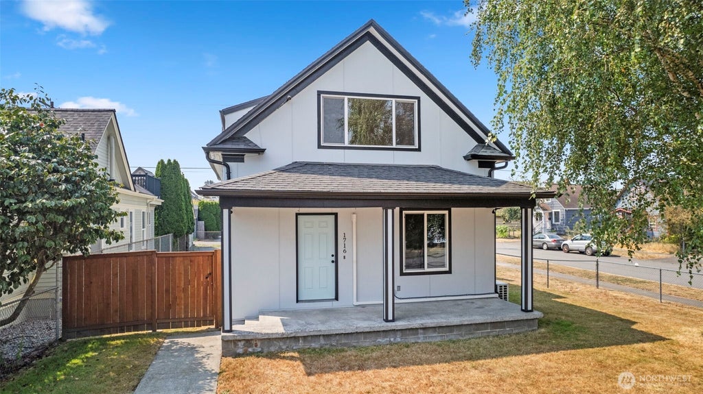 Photo of 2104 Rockefeller Avenue #1716, Everett, WA 98201 (MLS # 2565787)