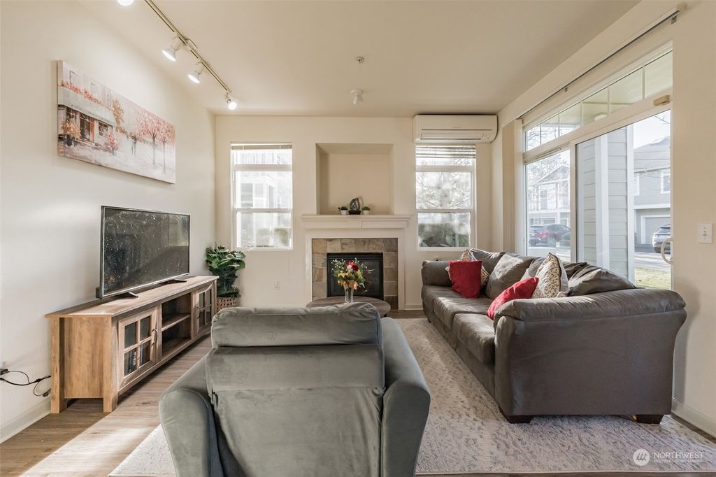 Photo of 500 241st Lane SE, Sammamish, WA 98074 (MLS # 2025305)