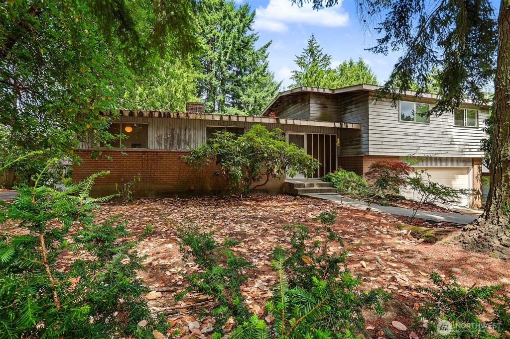 Photo of 5210 NE 190th Street, Lake Forest Park, WA 98155 (MLS # 2561756)