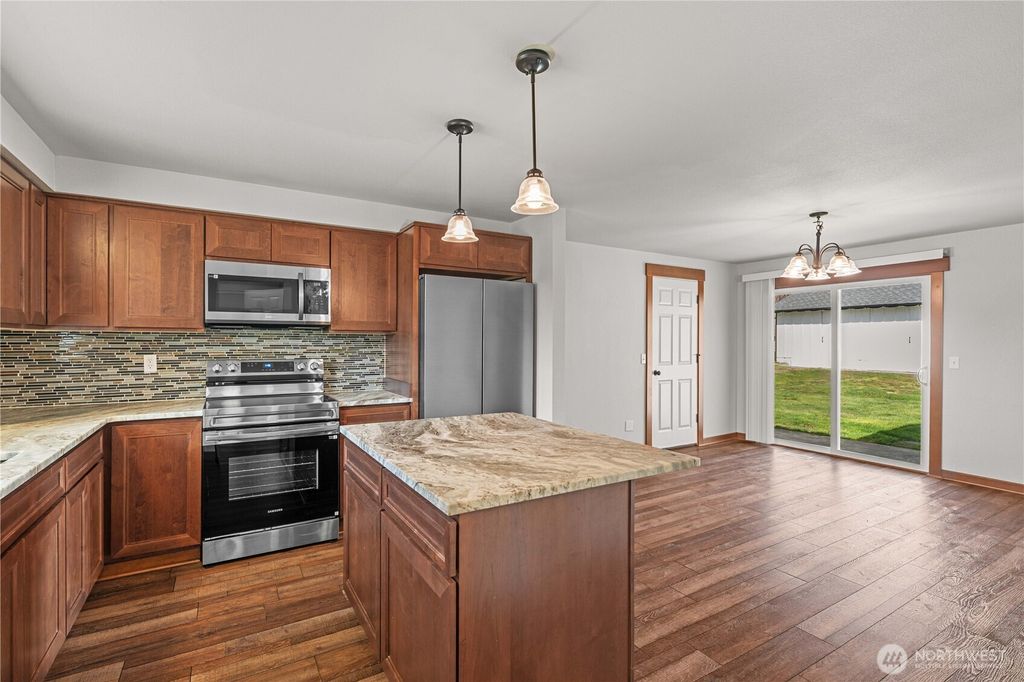 Photo of 1511 34th Avenue Ct SW, Puyallup, WA 98373 (MLS # 2501401)