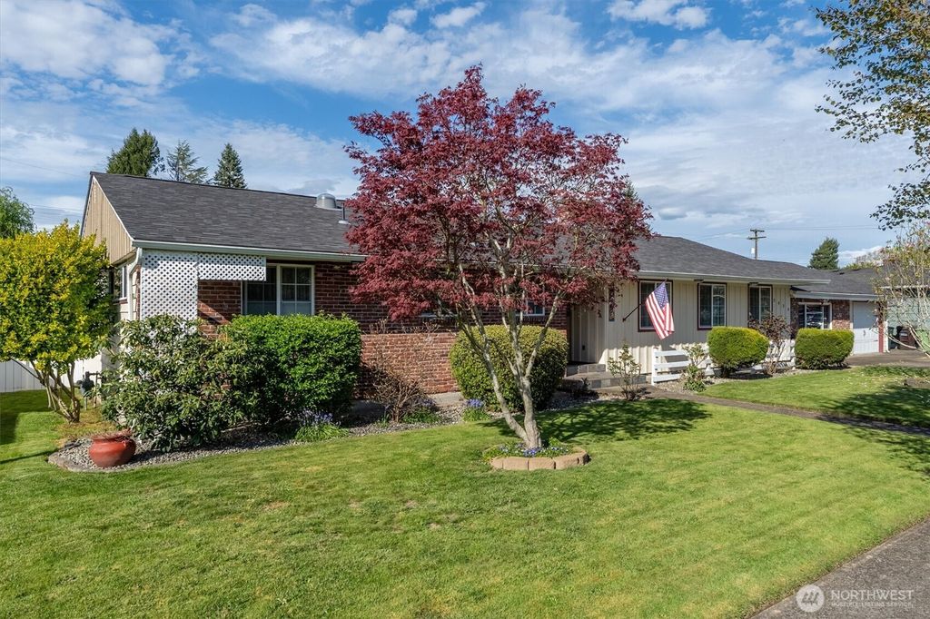 Photo of 2820 Maryland Street, Longview, WA 98632 (MLS # 2505728)