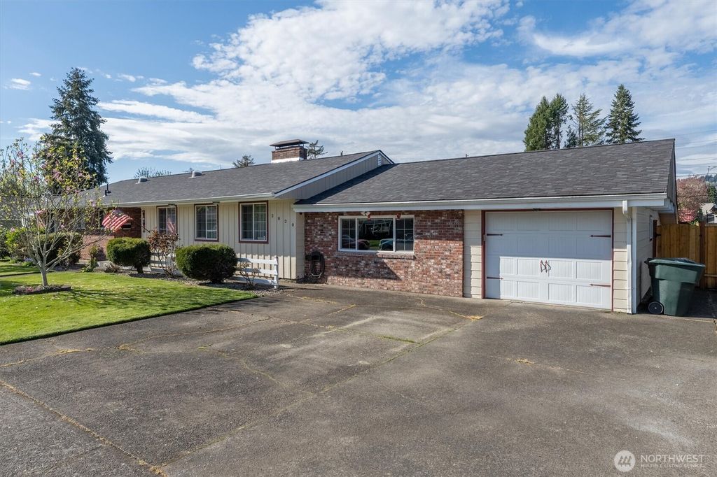 Photo of 2820 Maryland Street, Longview, WA 98632 (MLS # 2505728)