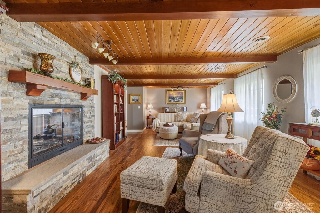 Photo of 2820 Maryland Street, Longview, WA 98632 (MLS # 2505728)