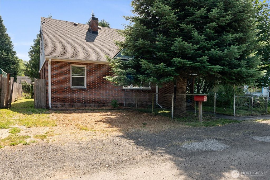Photo of 814 Main Street, Vader, WA 98593 (MLS # 2551579)
