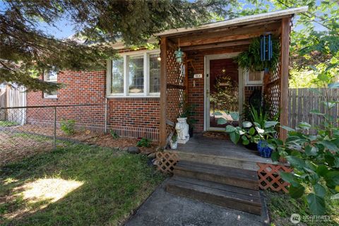 Photo of 814 Main Street, Vader, WA 98593 (MLS # 2551579)