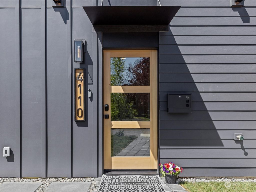 Photo of 4110 SW Bradford Street, Seattle, WA 98116 (MLS # 2255151)