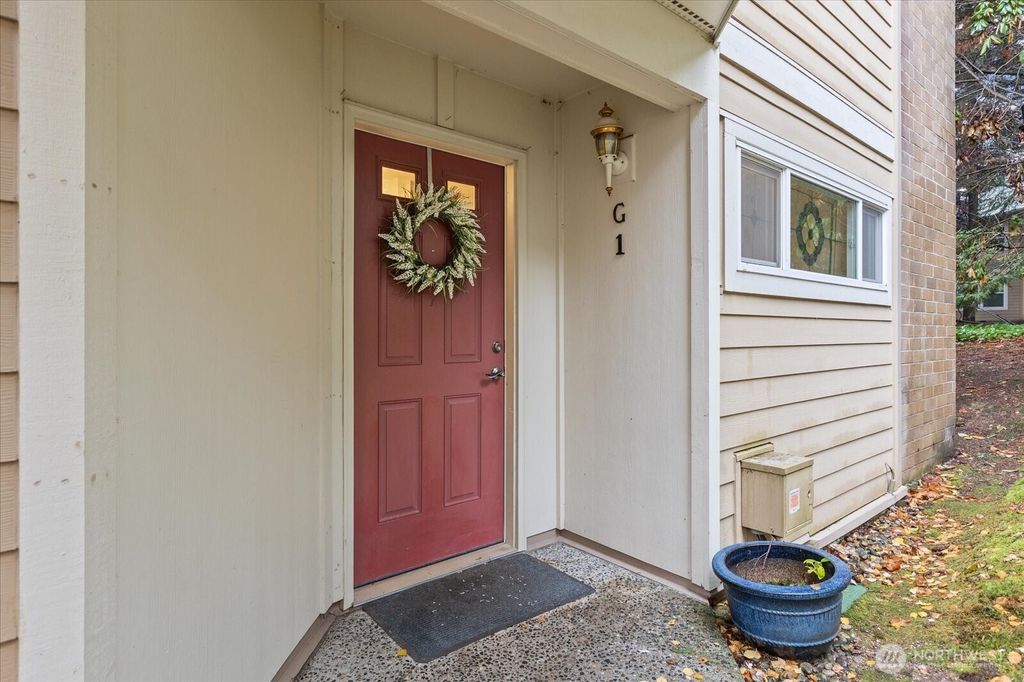 Photo of 14651 NE 40th Street #G1, Bellevue, WA 98007 (MLS # 2460618)