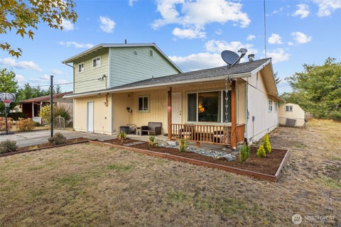 Photo of 205 Montana Street N, Rainier, WA 98576 (MLS # 2586526)