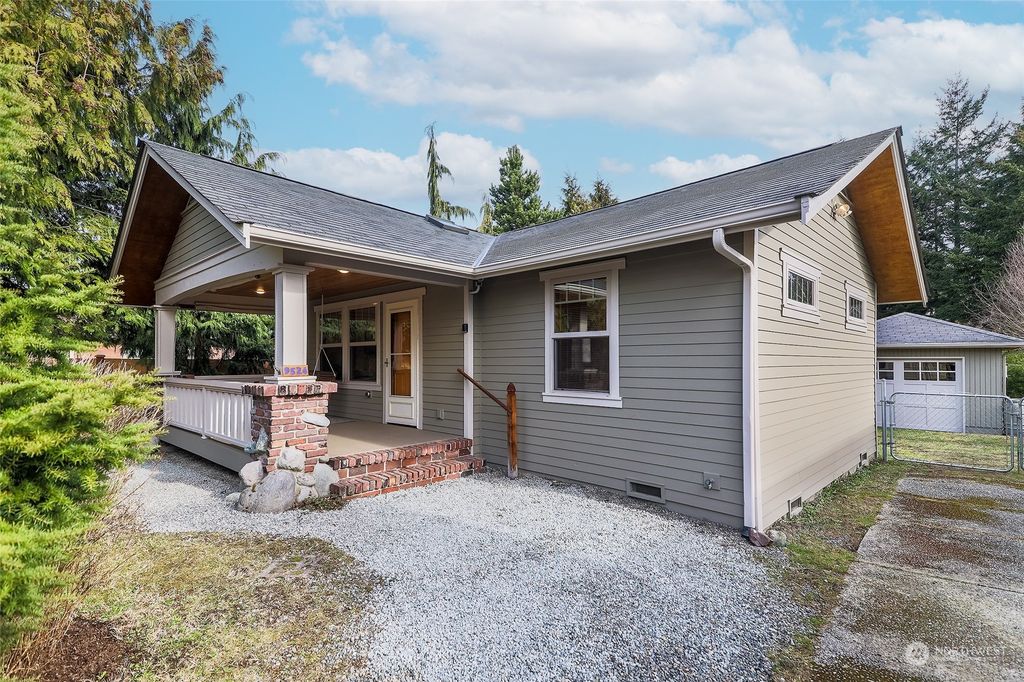 Photo of 9524 17th Avenue NW, Seattle, WA 98117 (MLS # 2036020)