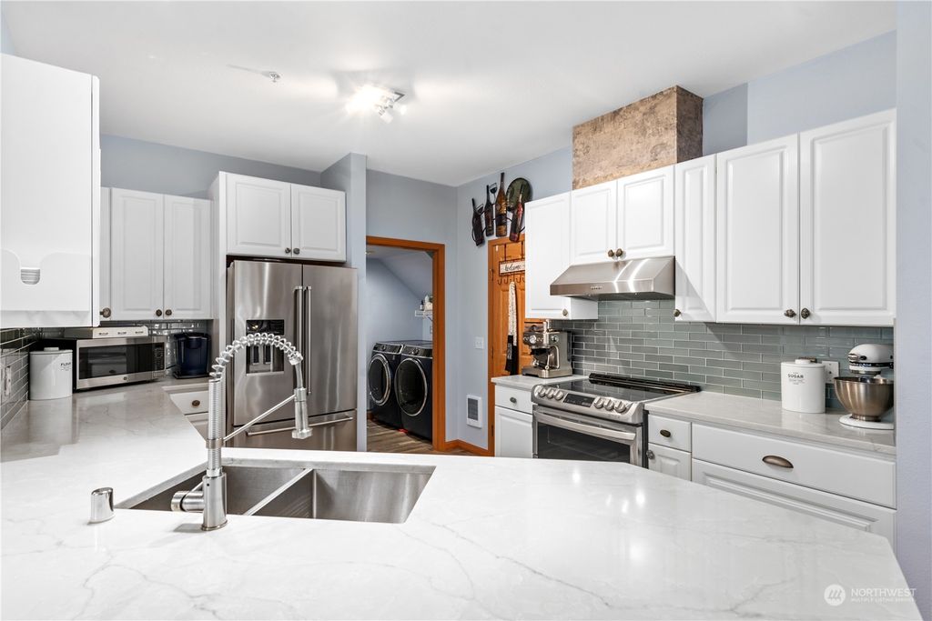 Photo of 17626 134th Lane SE, Renton, WA 98058 (MLS # 2318894)