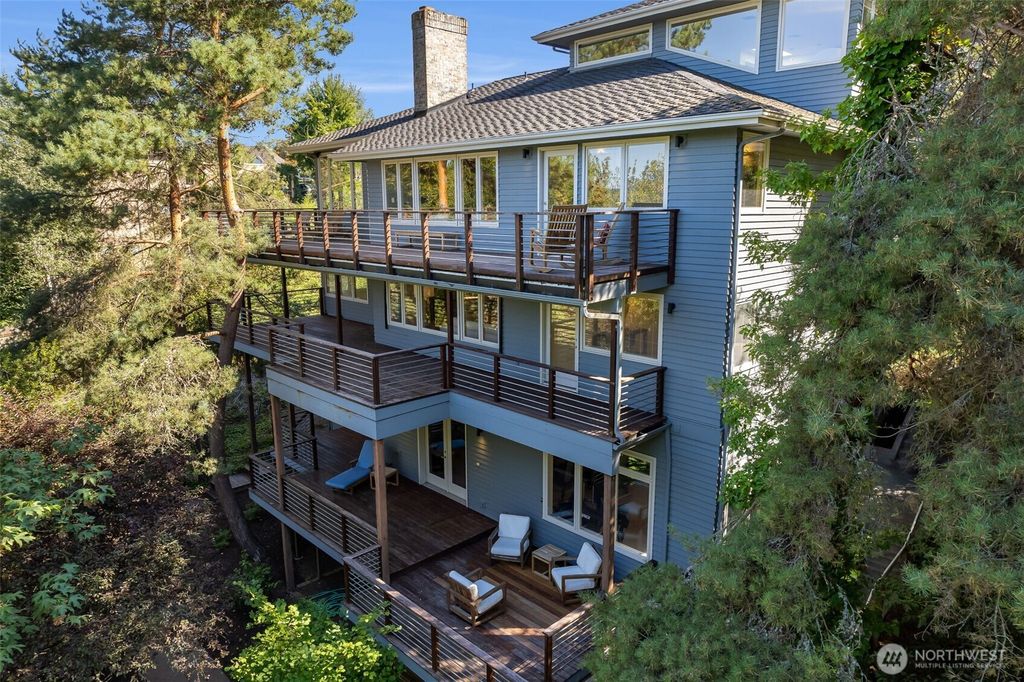 Photo of 4660 NE 89th Street, Seattle, WA 98115 (MLS # 2423362)