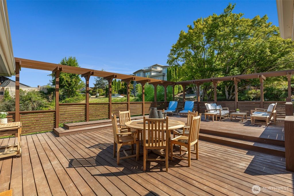 Photo of 4660 NE 89th Street, Seattle, WA 98115 (MLS # 2423362)