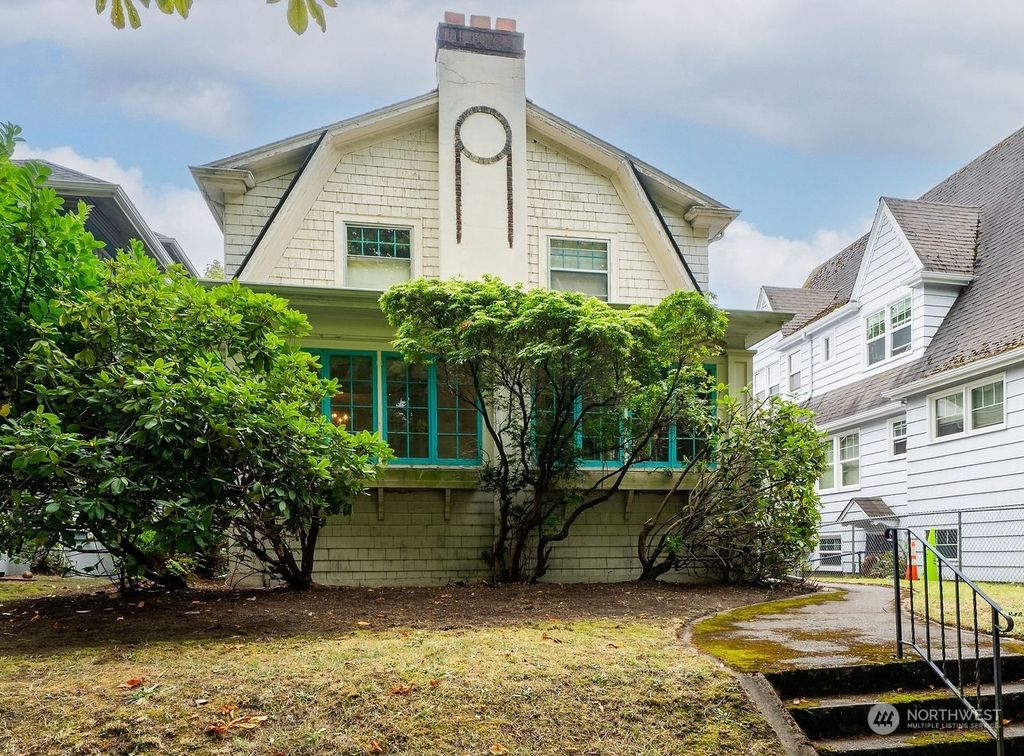 Photo of 5012 17th Avenue NE, Seattle, WA 98105 (MLS # 2291570)