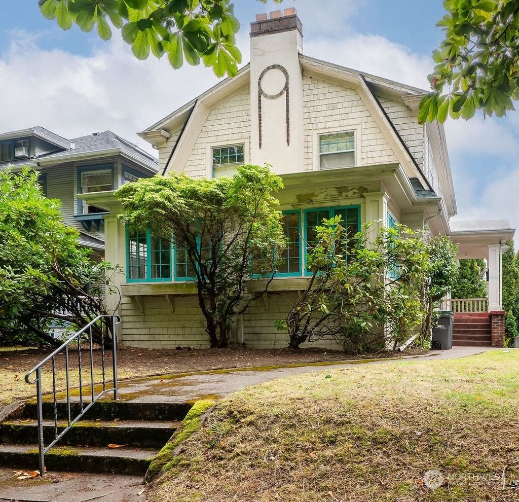 Photo of 5012 17th Avenue NE, Seattle, WA 98105 (MLS # 2291570)