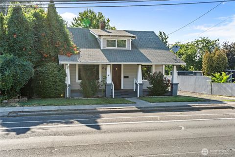 Photo of 220 S Roosevelt Street, Walla Walla, WA 99362 (MLS # 2421177)