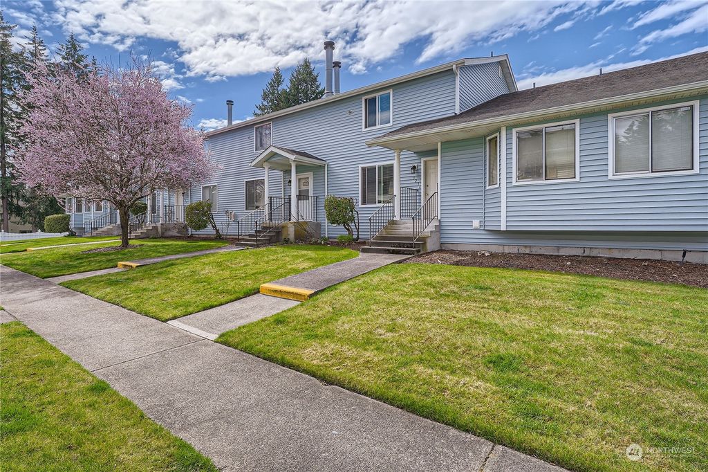 Photo of 321 S 327th Lane #155, Federal Way, WA 98003 (MLS # 2033129)