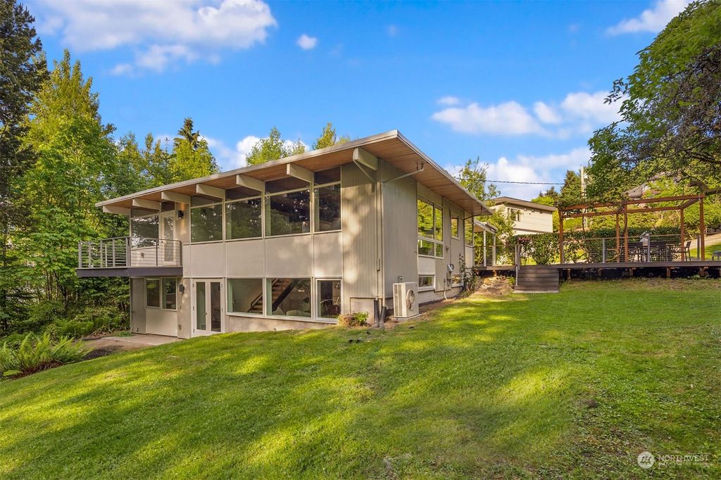 Photo of 345 Slater St S, Kirkland, WA 98033 (MLS # 2240650)