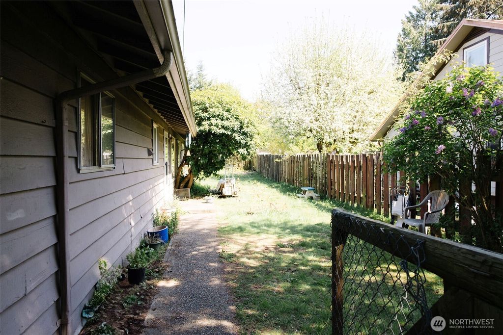 Photo of 14640 24th Avenue S, SeaTac, WA 98168 (MLS # 2367855)