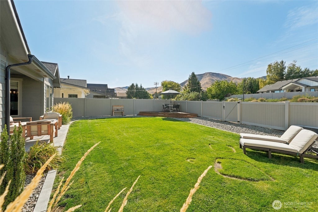 Photo of 978 Racine Springs Drive, Wenatchee, WA 98801 (MLS # 2591320)